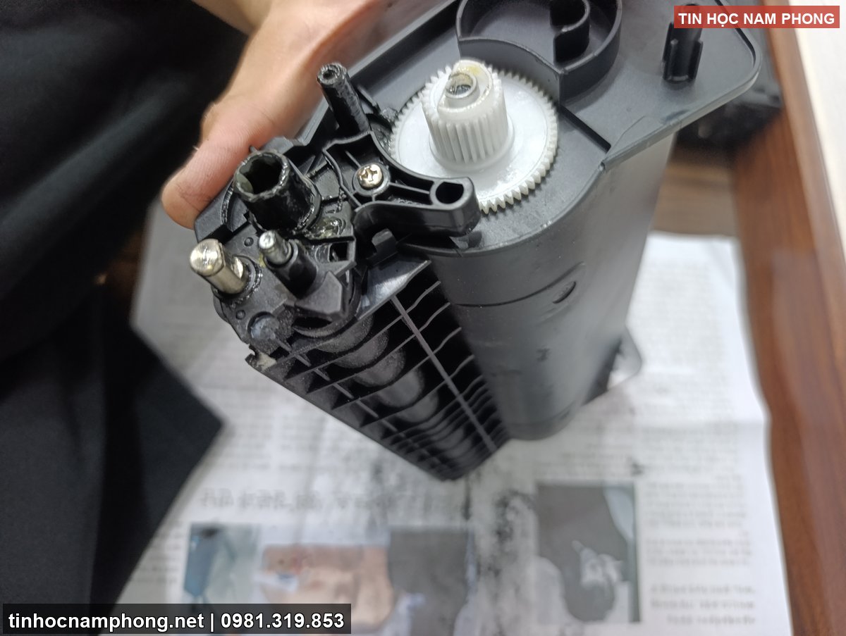 Vệ sinh cụm trục từ máy in laser tại Bàn Cờ