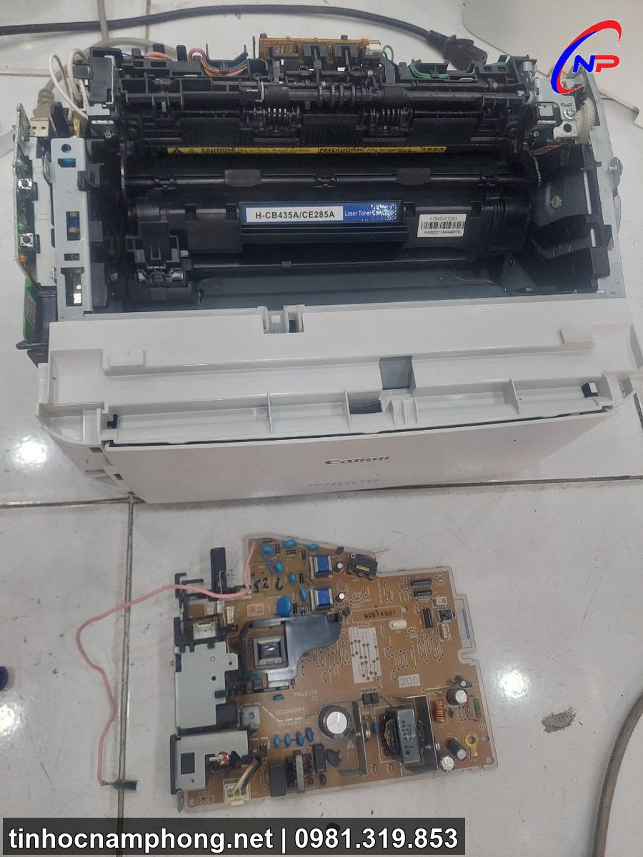 Máy in Canon LBP tháo nắp kiểm tra board nguồn khi máy không lên nguồn